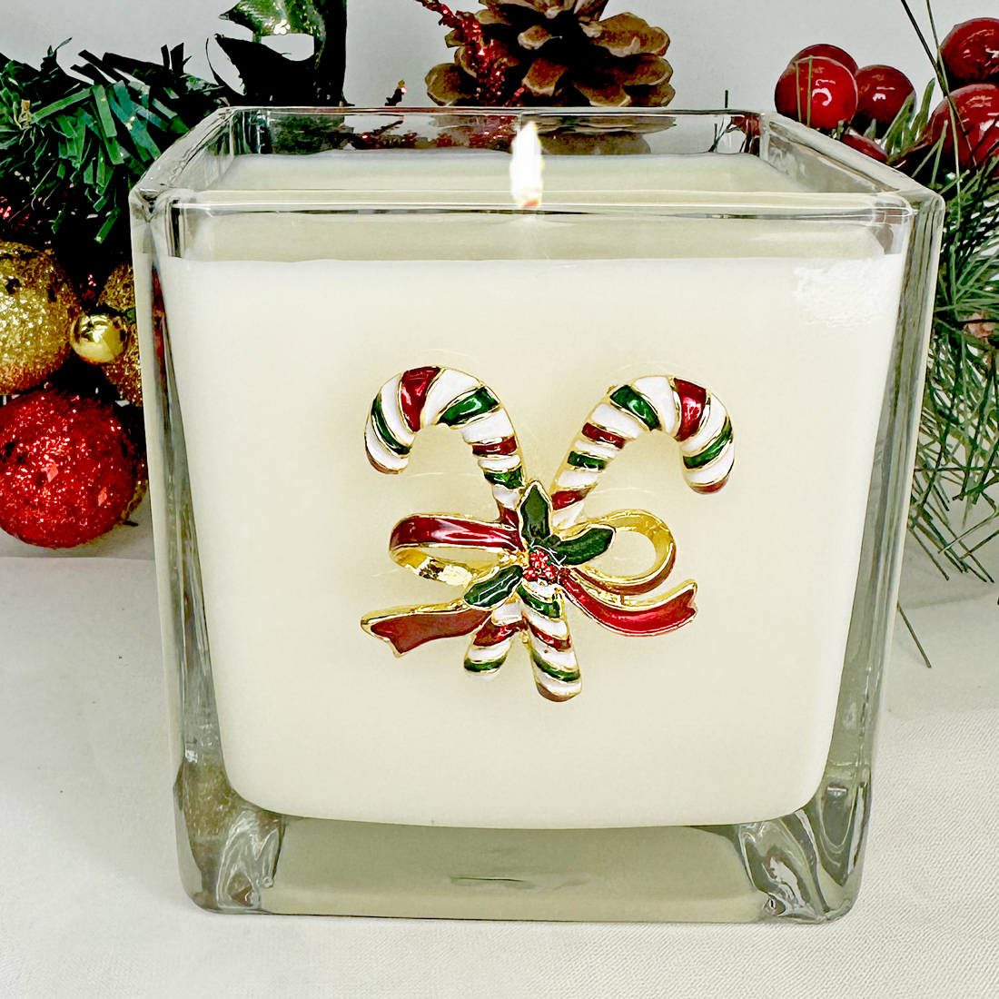 VIBRANT  "CANDY CANE" CANDLE - PEPPERMINT CREAM